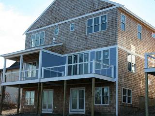 1 Naushon Ave, Warwick, RI 02888