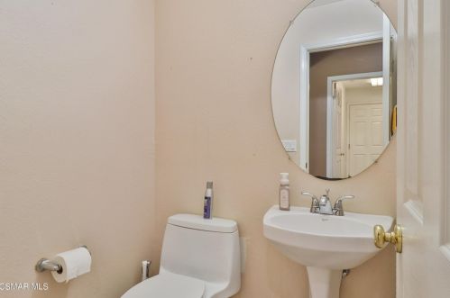 735 Eisenhower Way, Simi Valley CA 93065-8361 exterior