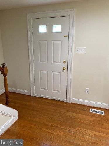 8122 Parkdale Ct, Springfield, VA 22153-3604