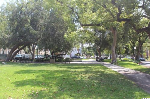 425 Piedmont Ave, Glendale CA  91206-3479 exterior