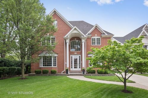 270 May St, Elmhurst, IL 60126-4006