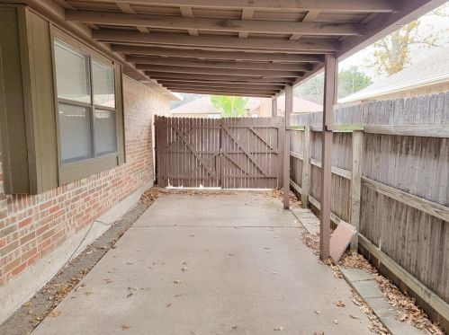 717 Lemons St, Cedar Hill TX 75104-7933 exterior