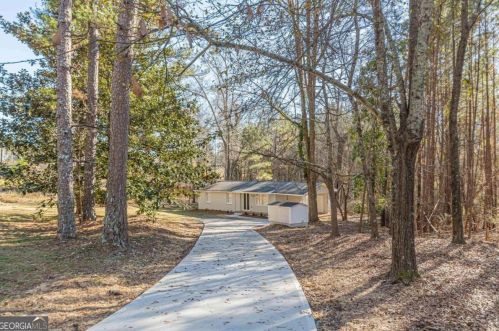 5820 Miles Rd, Atlanta GA  30349-1276 exterior