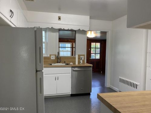 20 Highland Rd, Greenwich CT  06830-6015 exterior