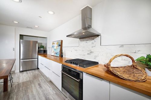 132 Mangano Cir, Encinitas CA  92024-2737 exterior
