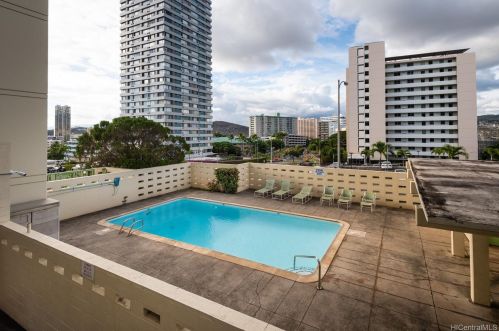 1015 Ala Napunani St, Honolulu HI  96818-1710 exterior