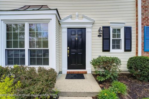 4 Sun Beau Ct, Tinton Falls NJ  07724-3825 exterior