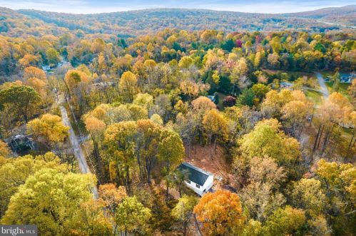 242 Walnut Hill Dr, Harpers Ferry, WV 25425-6819