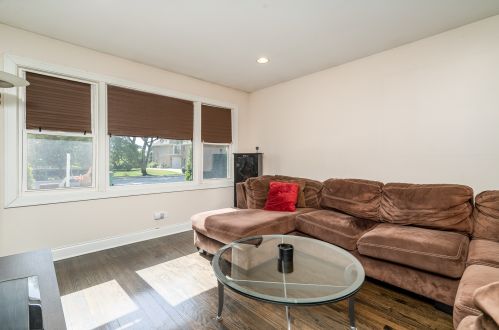 1043 Walter St, Lemont, IL 60439-3951
