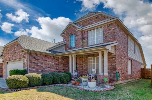 717 Catalpa Rd, Fort Worth, TX 76131-3539