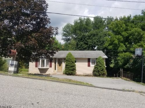 48 Fernwood Rd, Wantage, NJ 07461-1013