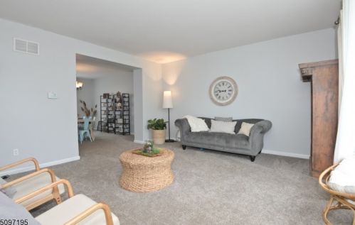 19 Goldstar Dr, Princeton NJ  08540-8577 exterior