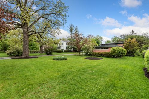 1059 Ridgewood Dr, Highland Park, IL 60035-4023
