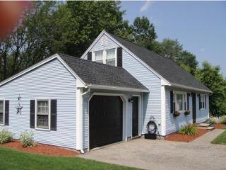 2 April Dr, Nashua, NH 03060-5317