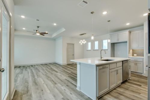 1520 Jackson St, Carrollton TX 75006-6296 exterior