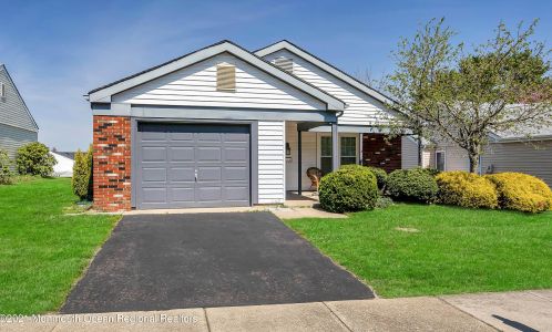 14 Maidstone Way, Lakehurst, NJ 08759-6810