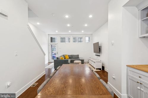 1324 Howard St, Philadelphia PA 19122-2445 exterior