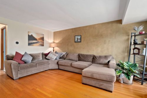 5655 Newland Ave, Chicago, IL 60638-3206