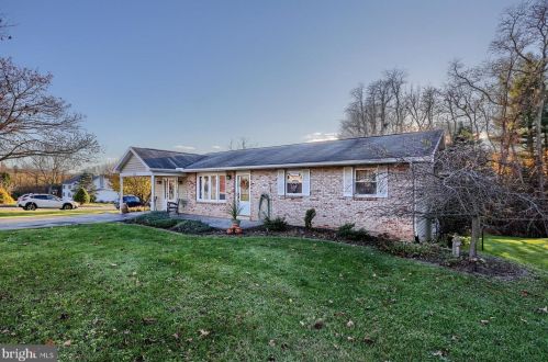 841 Squire Rd, Harrisburg, PA 17111-3809