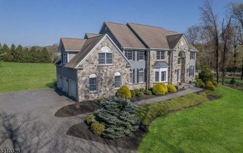 1 Skinner Trl, Chester, NJ 07930-2634