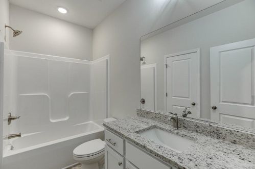 601 Lakeview Bnd Cir, Jefferson GA  30549-7061 exterior