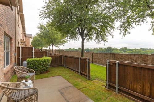 3622 Boxwood Dr, Garland TX 75040-8798 exterior