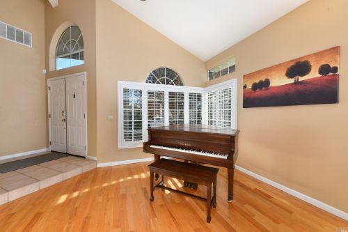 9301 Kensington Ln, Windsor, CA 95492-8538