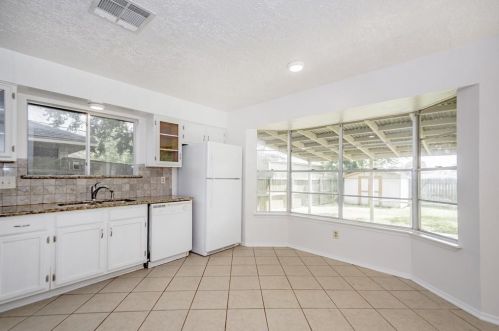 32 Rnch House Loop, Angleton TX 77515-2723 exterior