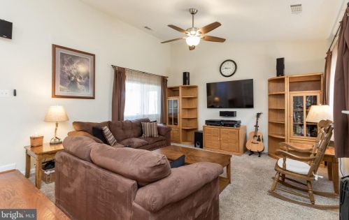 751 Palmer Dr, Herndon, VA 20170-5464