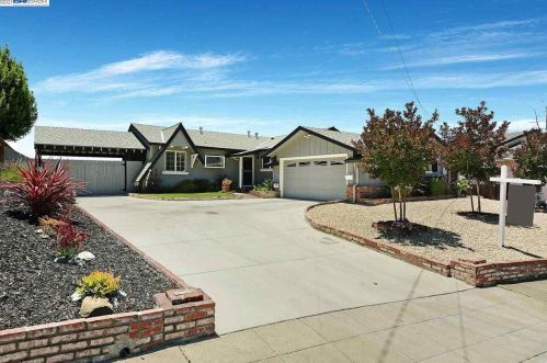 31183 Faircliff St, Hayward, CA 94544-7443