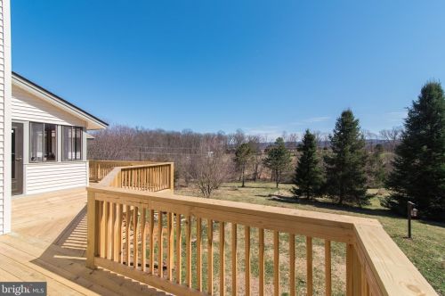 80 Quinn Lea Rd, Harpers Ferry WV 25425-5372 exterior