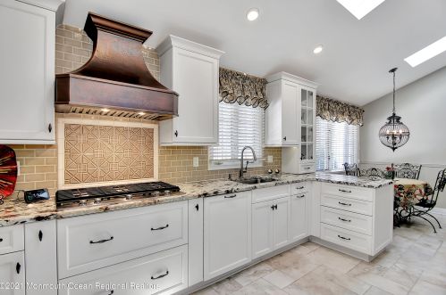 9 Fox Hill Rd, Middletown NJ exterior