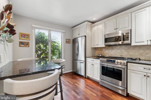 122 The Mews, Tavistock NJ 08033-1343 exterior