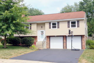 449 Ashford Dr, Lancaster, PA 17601-3554