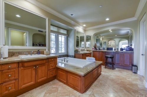 25 Blue Smt, Irvine CA  92603-0168 exterior