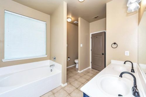 4912 Blue Top Dr, Fort Worth TX  76179-4371 exterior