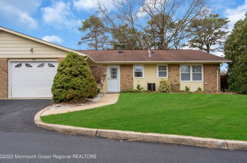 45 Sterling St, Lakehurst, NJ 08759-5500