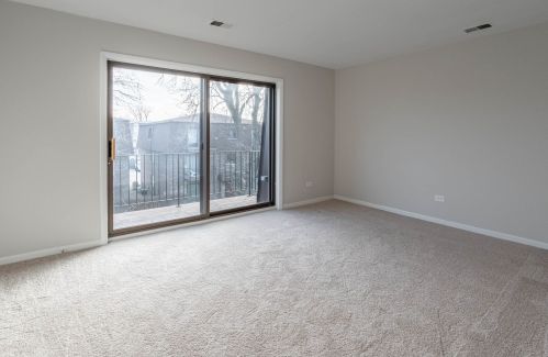 9814 Bianco Ter, Des Plaines, IL 60016-1638