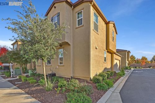 4640 Ocean Ln, Elk Grove, CA 95757-2547
