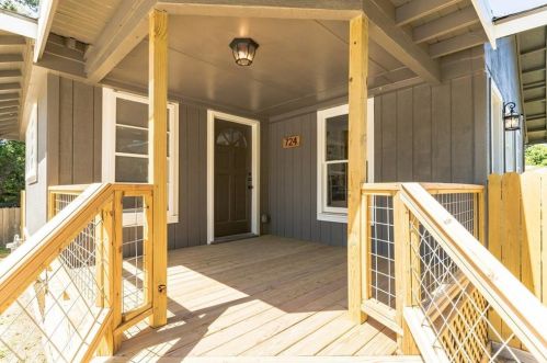 724 Madison St, Webberville, TX 78621-3404