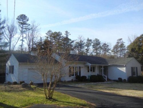 412 Lakeside Dr, Halifax, VA 24558-2150