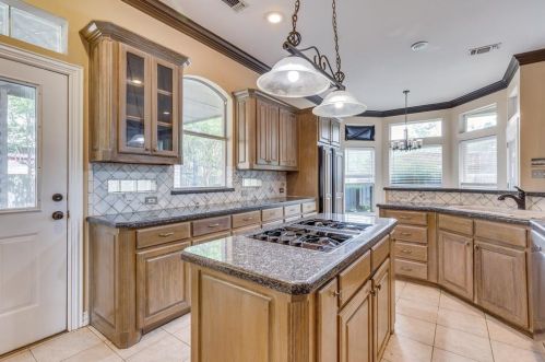 2859 Fairway Dr, Cedar Hill TX 75104-8288 exterior