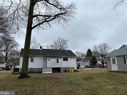 56 Mandl St, Trenton NJ  08619-3604 exterior