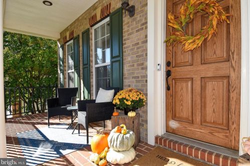 16534 Louisville Pl, Woodbridge VA  22191-4452 exterior