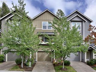 21435 Rosewood Dr, Interlachen, OR 97024-6797