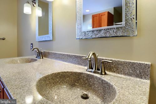 1809 Krystle Dr, Lancaster PA  17602-4143 exterior