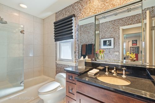 1020 North Ave, Bannockburn IL  60015-2206 exterior