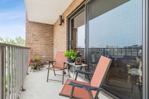 1454 Ashland Ave, Des Plaines IL  60016-7721 exterior