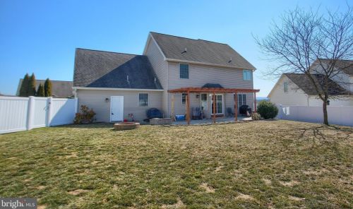 70 Pne Crk Dr, Carlisle PA  17013-9675 exterior