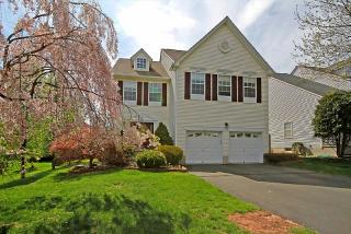 8 Lynch Ct, Bridgewater, NJ 08807-5560
